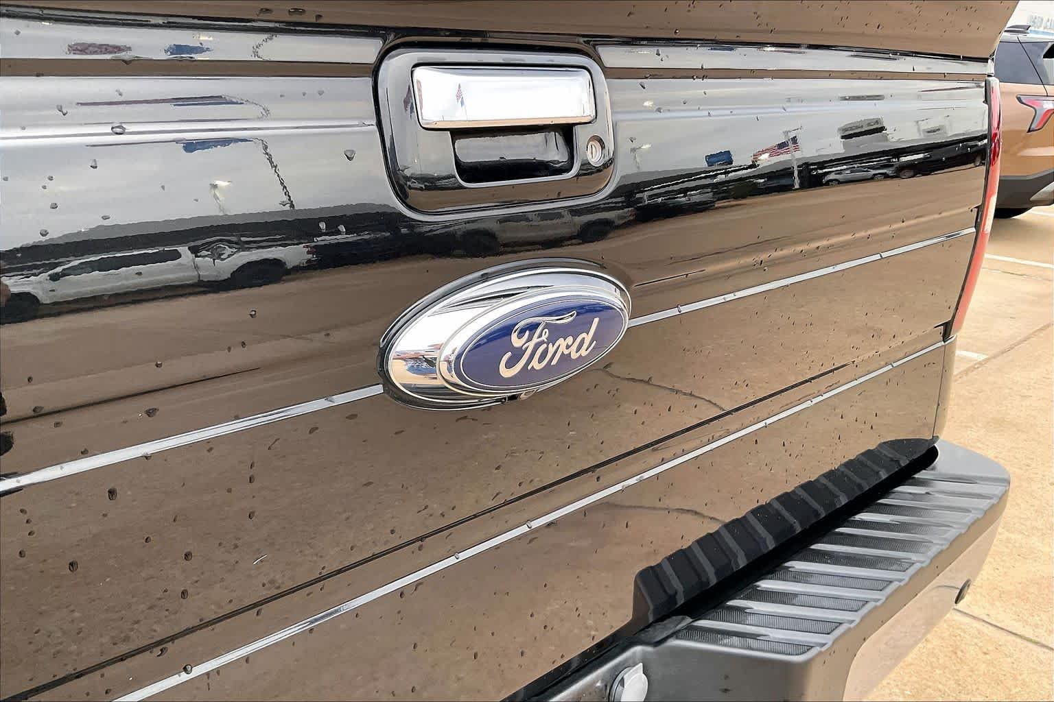 Used 2014 Tuxedo Black Metallic Ford Lariat image 31