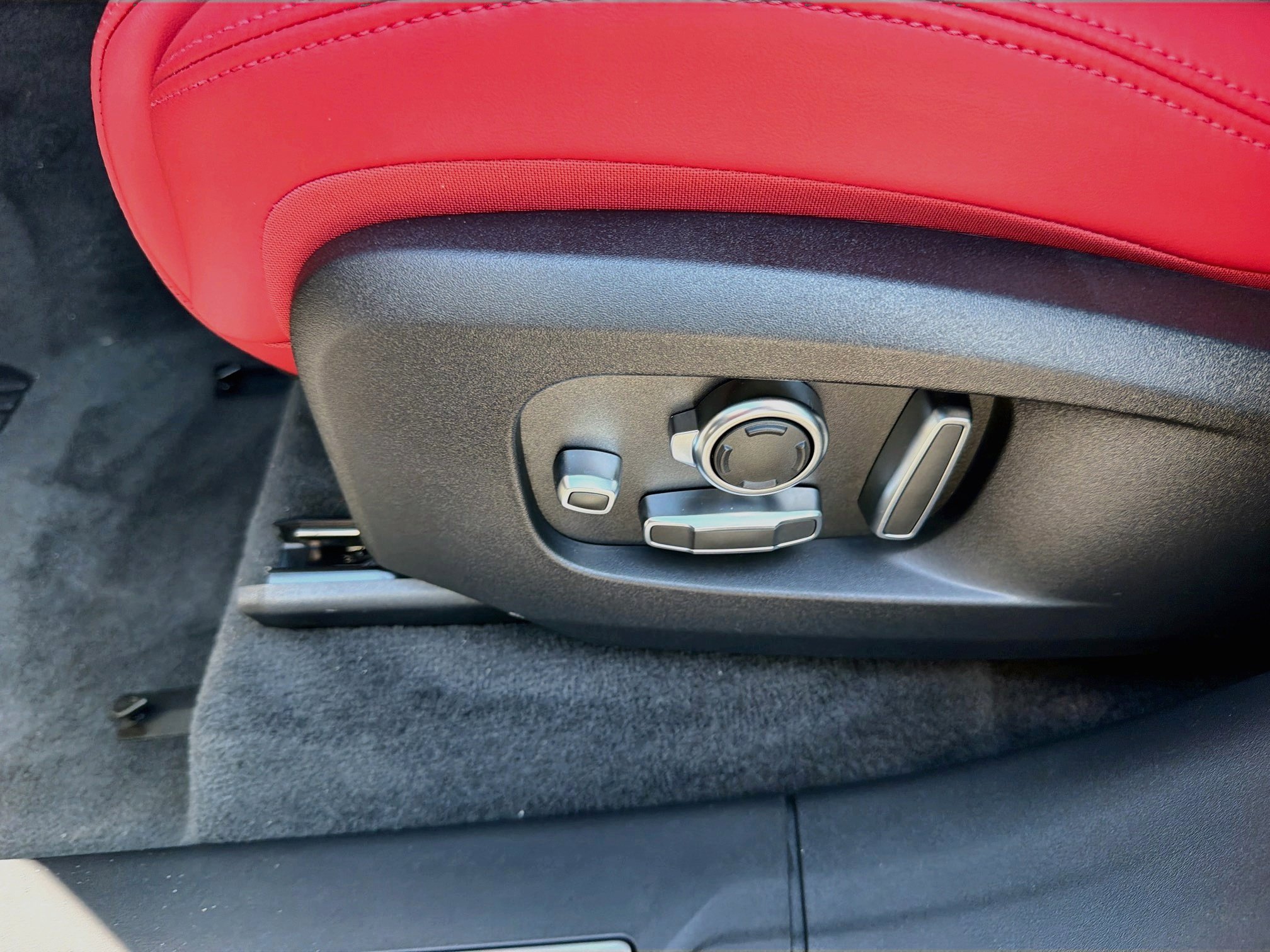 2026 Jaguar F-Pace R-Dynamic S - Photo 23