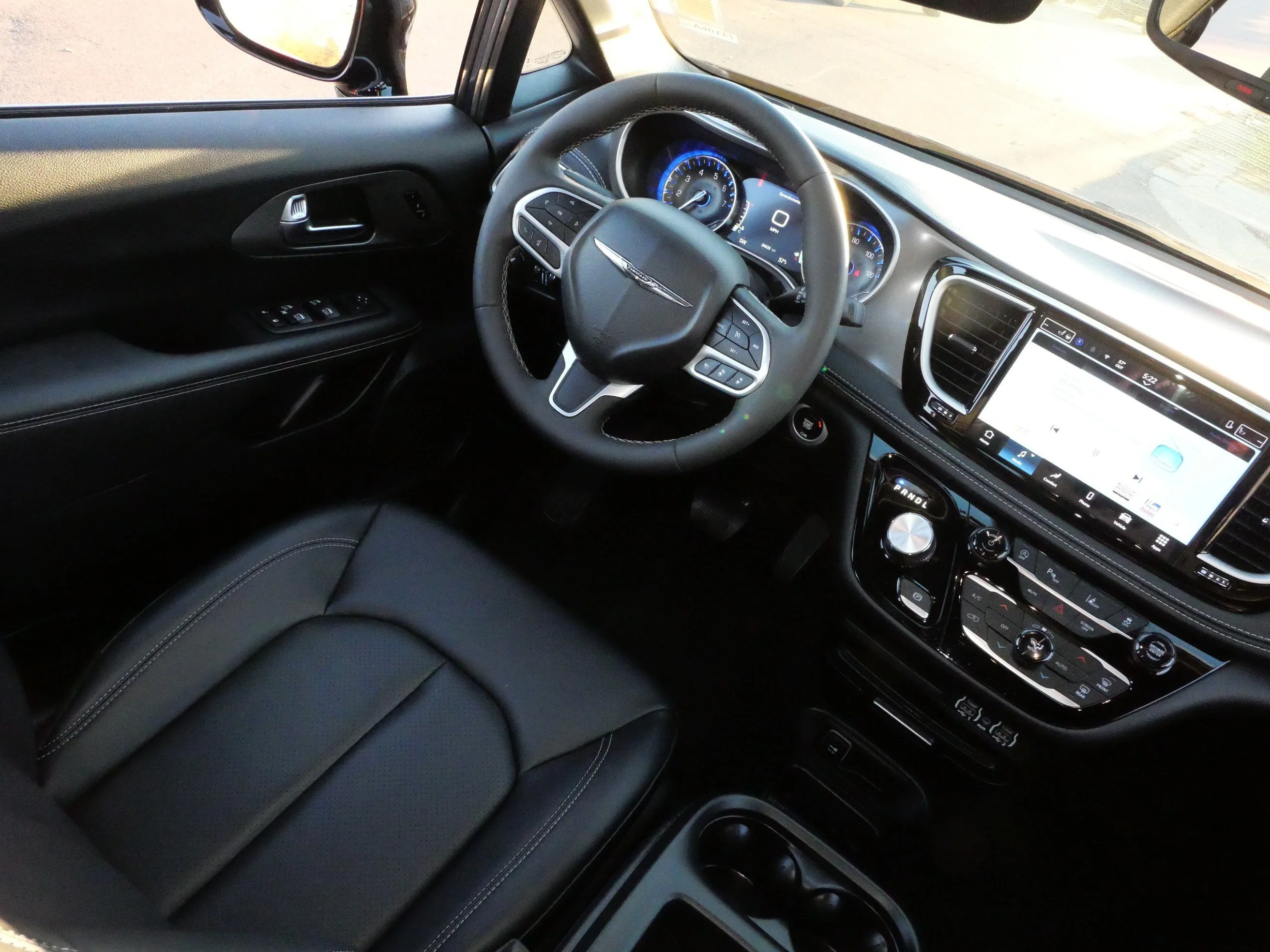 Used 2025 Fathom Blue Pearlcoat Chrysler Select image 9