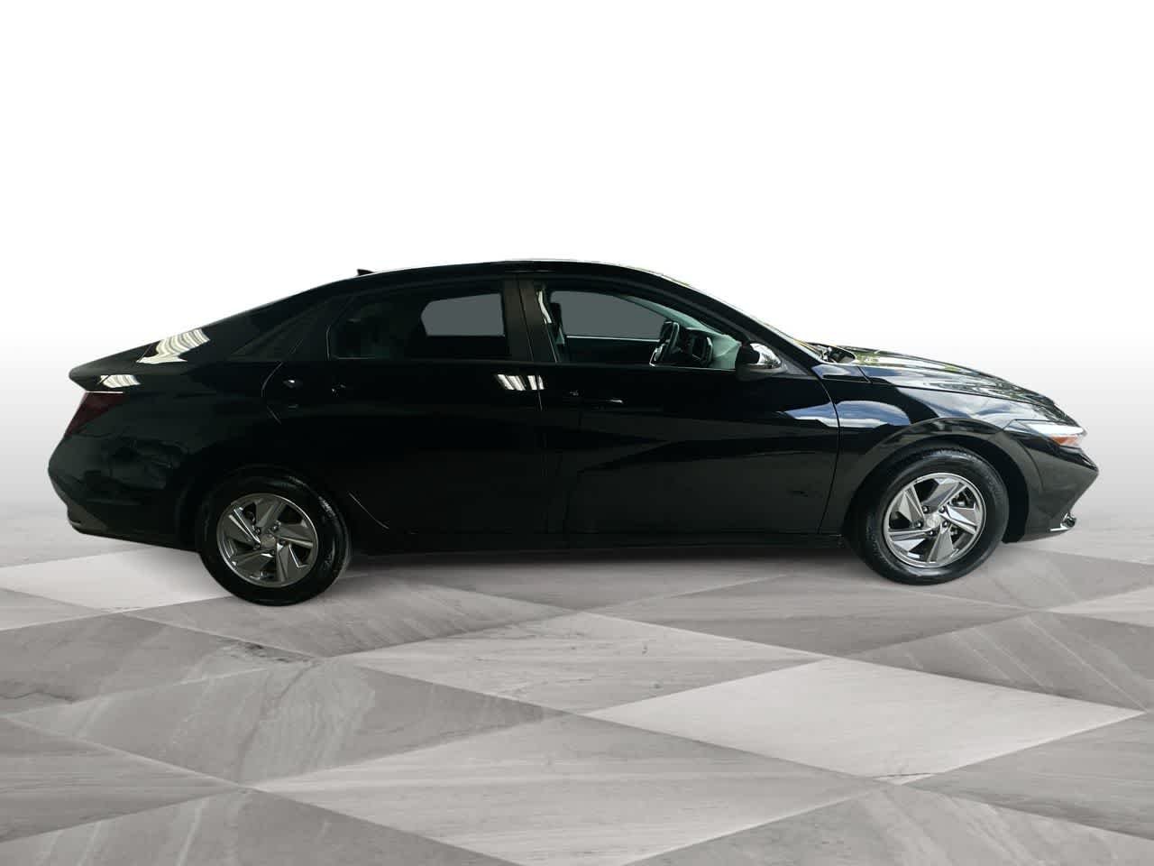 2026 Hyundai Elantra SE - Photo 9