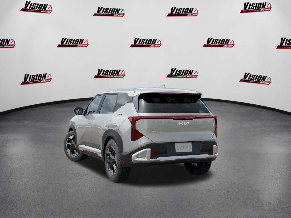 New 2027 White Kia S image 4