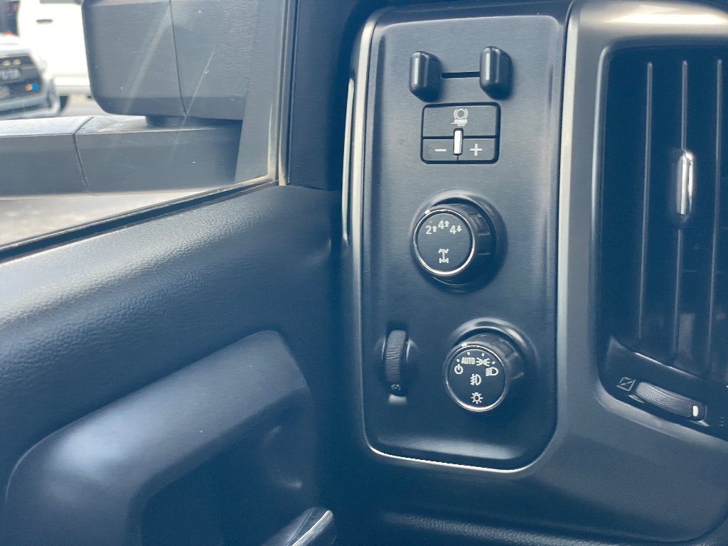Used 2019 Summit White Chevrolet LT image 11
