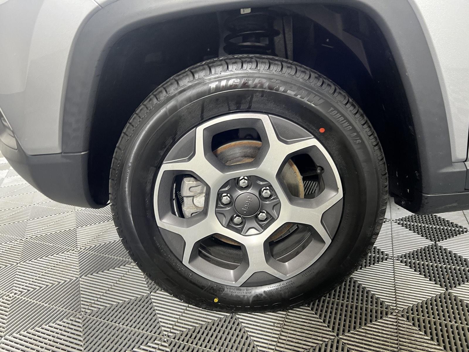 Used 2022 Billet Silver Metallic Clearco Jeep Trailhawk image 21