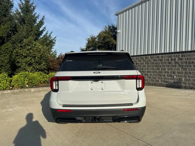 New 2027 Avalanche Gray Ford ST-Line image 38
