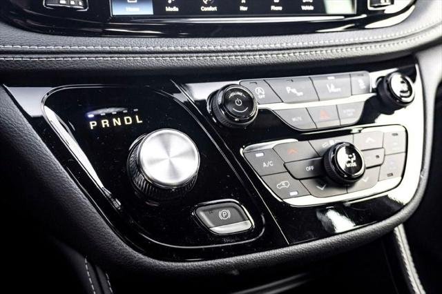 New 2026 Diamond Black Crystal Pearl-Coat Exterior Paint Chrysler Limited image 16