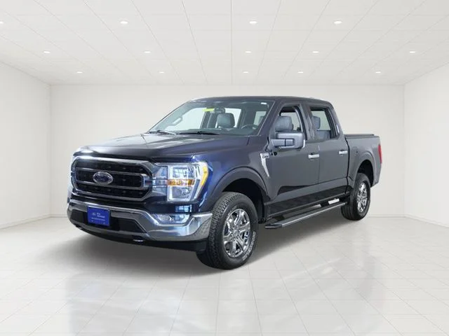 Certified Used 2021 Blue Ford XLT image 2