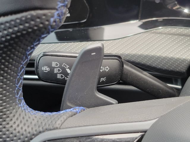 Used 2023  Volkswagen 2.0T image 15