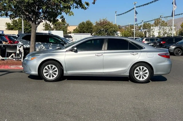 Used 2016 Silver Toyota LE image 7