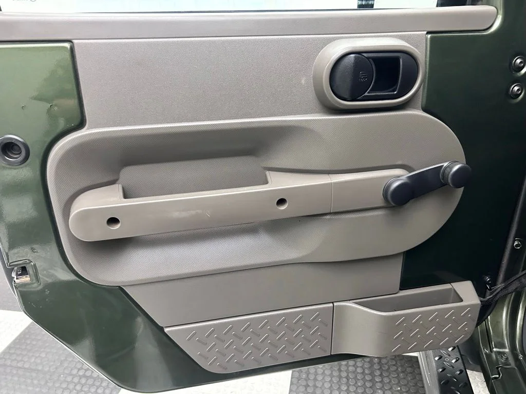 Used 2009 Green Jeep X image 10