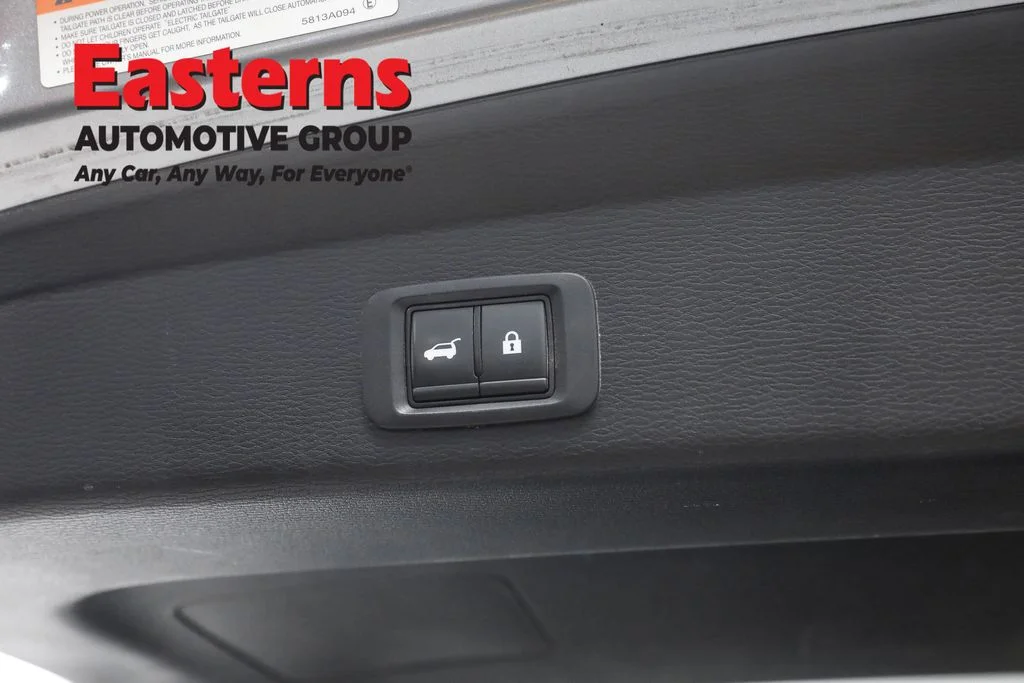 Used 2023 Silver Mitsubishi SE image 21