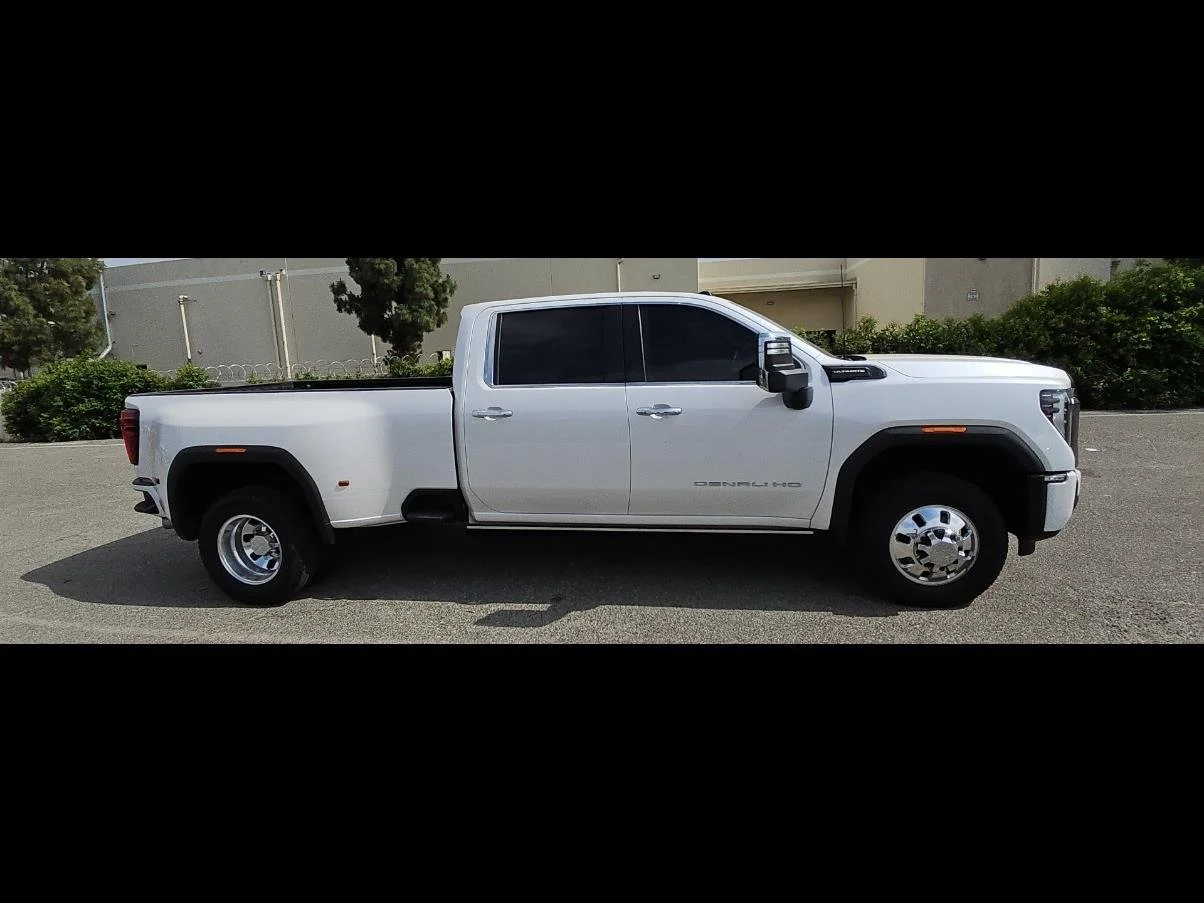 Used 2024 White Frost Tricoat GMC Denali Ultimate DRW image 15