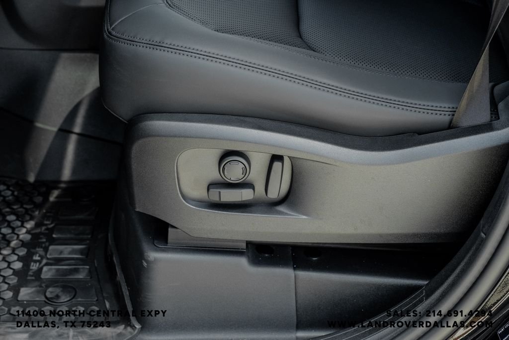 New 2026 Santorini Black Metallic Land Rover S image 40