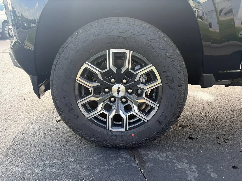 New 2026 Black Chevrolet Z71 image 30