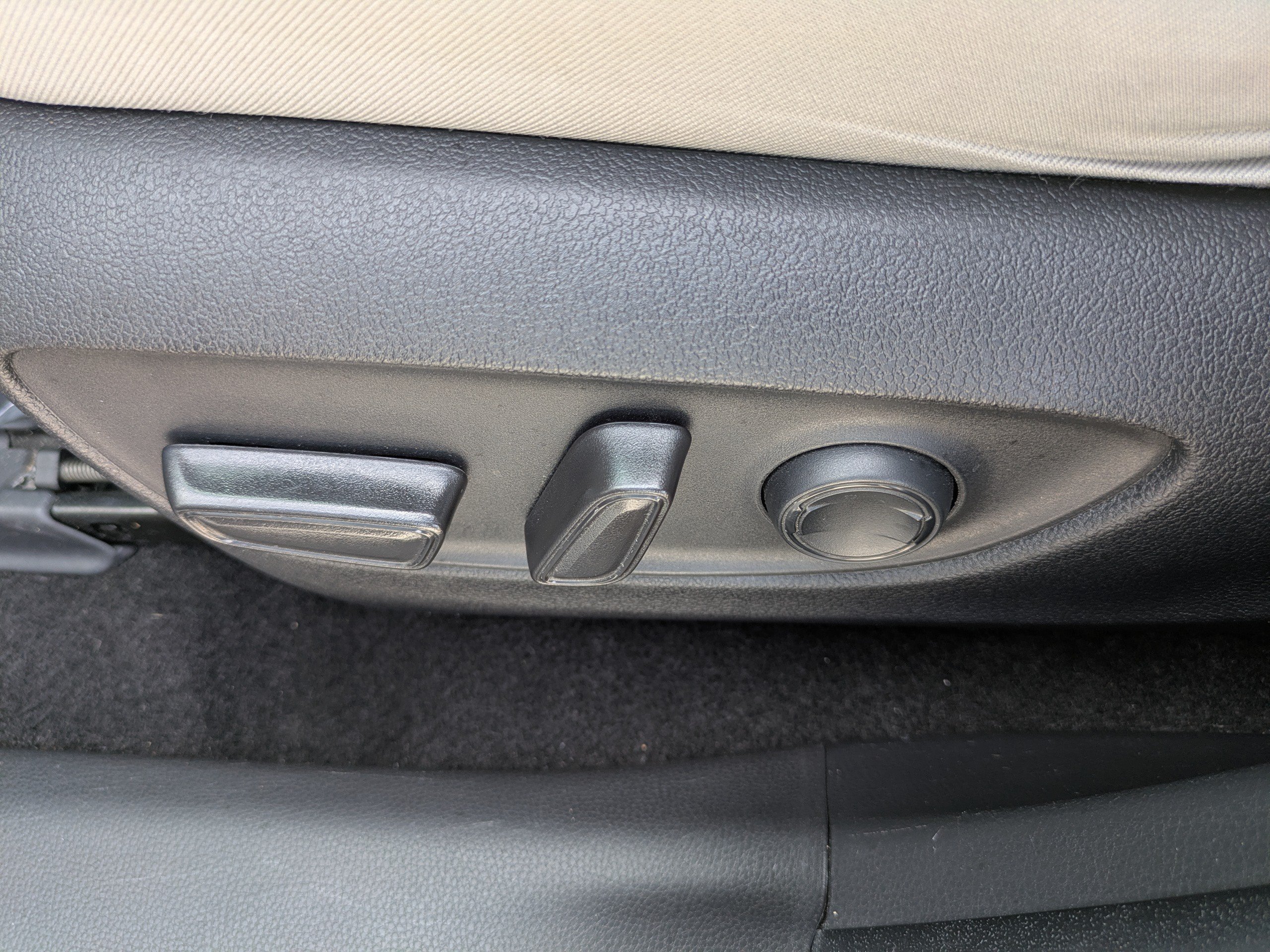 2023 Toyota RAV4 XLE - Photo 19