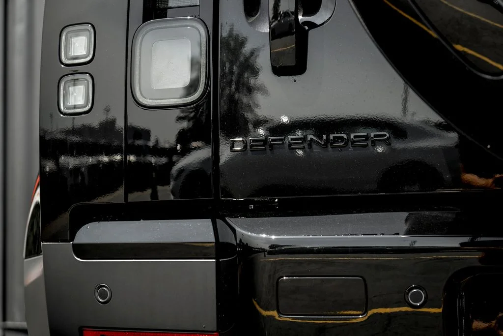 New 2026 Santorini Black Land Rover S image 8
