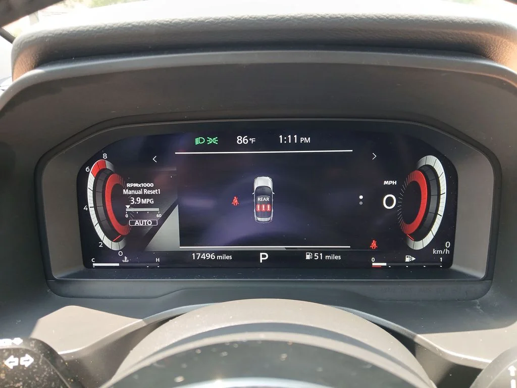 Used 2023 White Nissan Platinum image 32