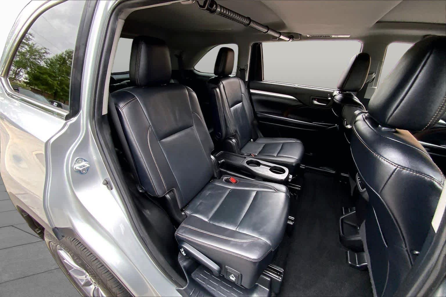 Used 2019 Celestial Silver Metallic Toyota XLE image 21