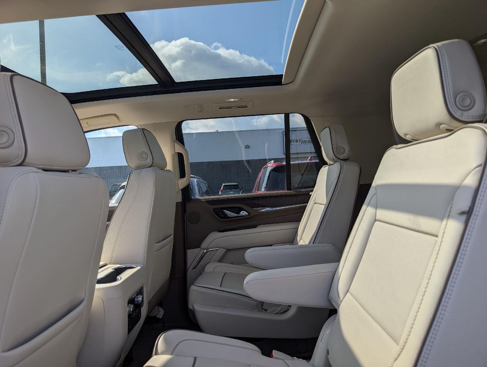 Used 2023 White Frost Tricoat GMC Denali image 12