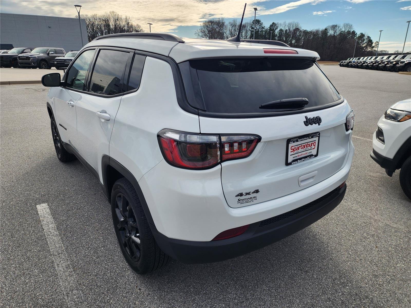 New 2026 Bright White Clearcoat Jeep Latitude Altitude image 4