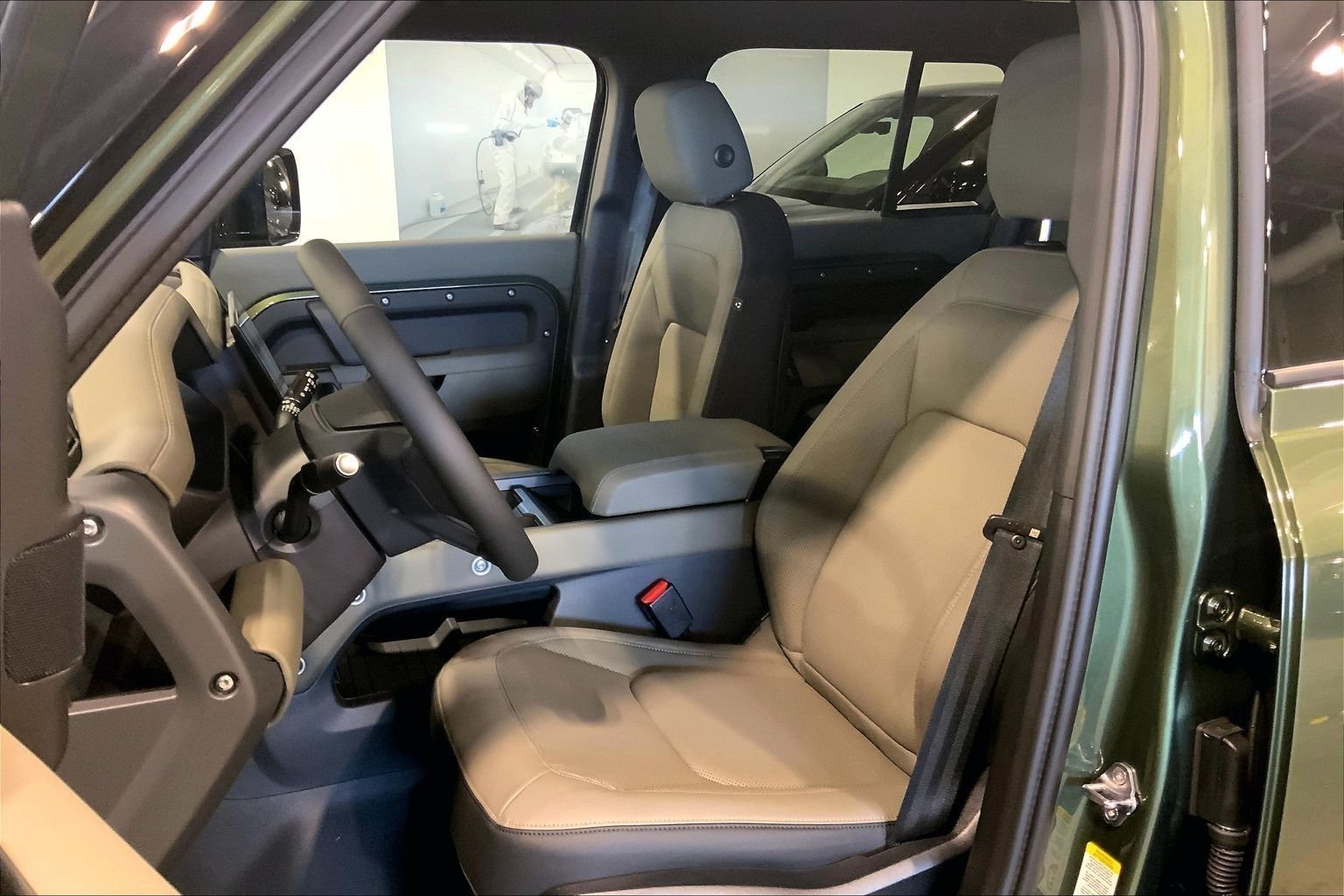 New 2026 Woolstone Green LAND ROVER X-Dynamic SE image 9