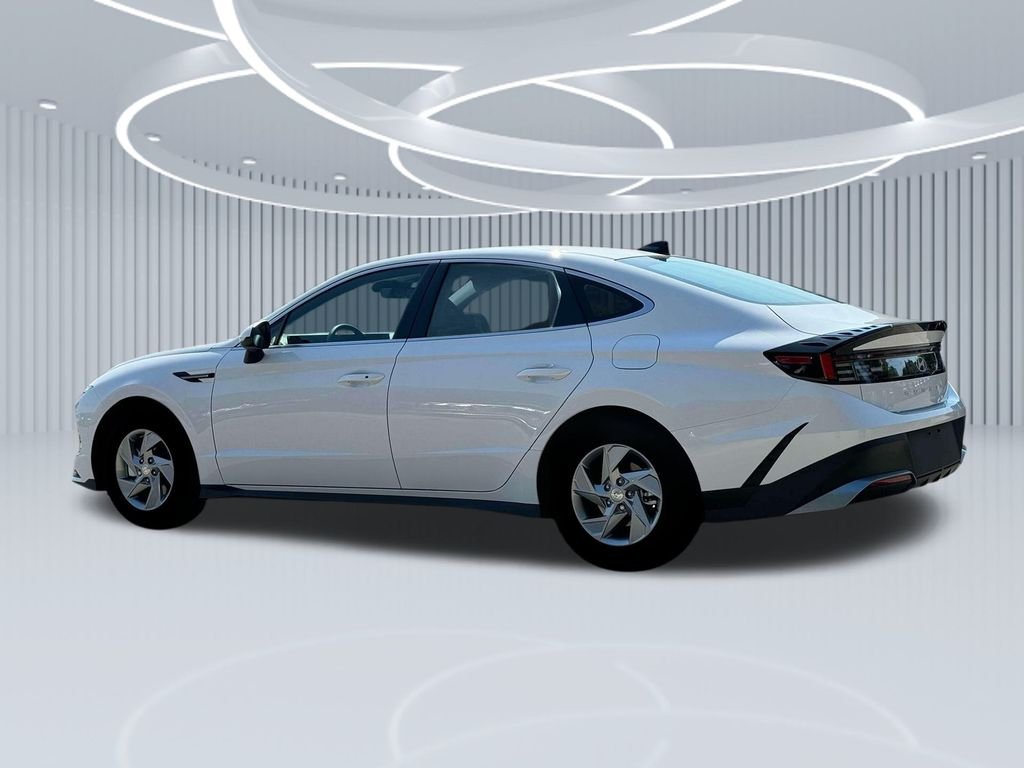 New 2025 White Hyundai SE image 23