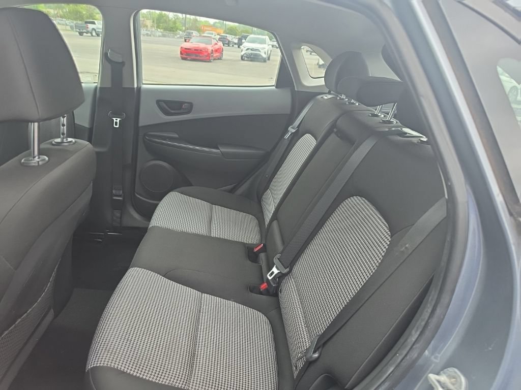 Used 2021 Silver Hyundai SE image 27