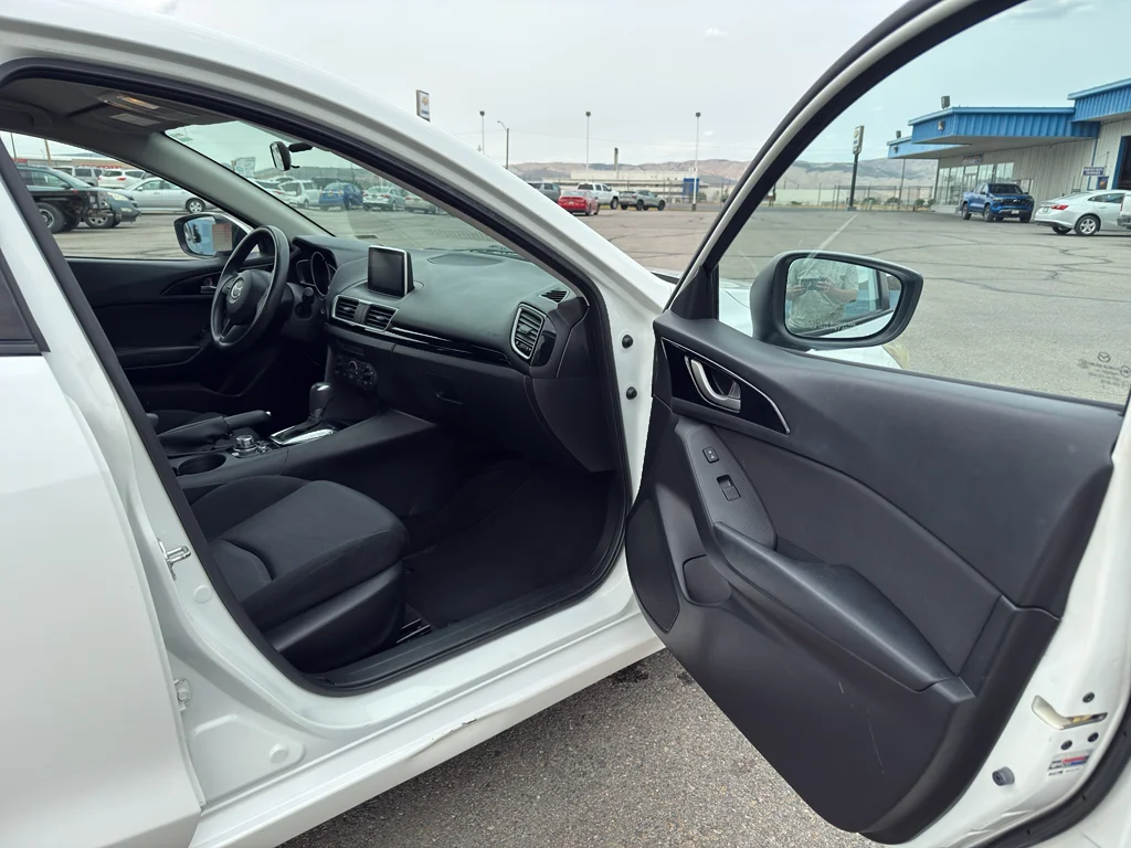 Used 2016 Snowflake White Pearl Mica Mazda i Sport image 16