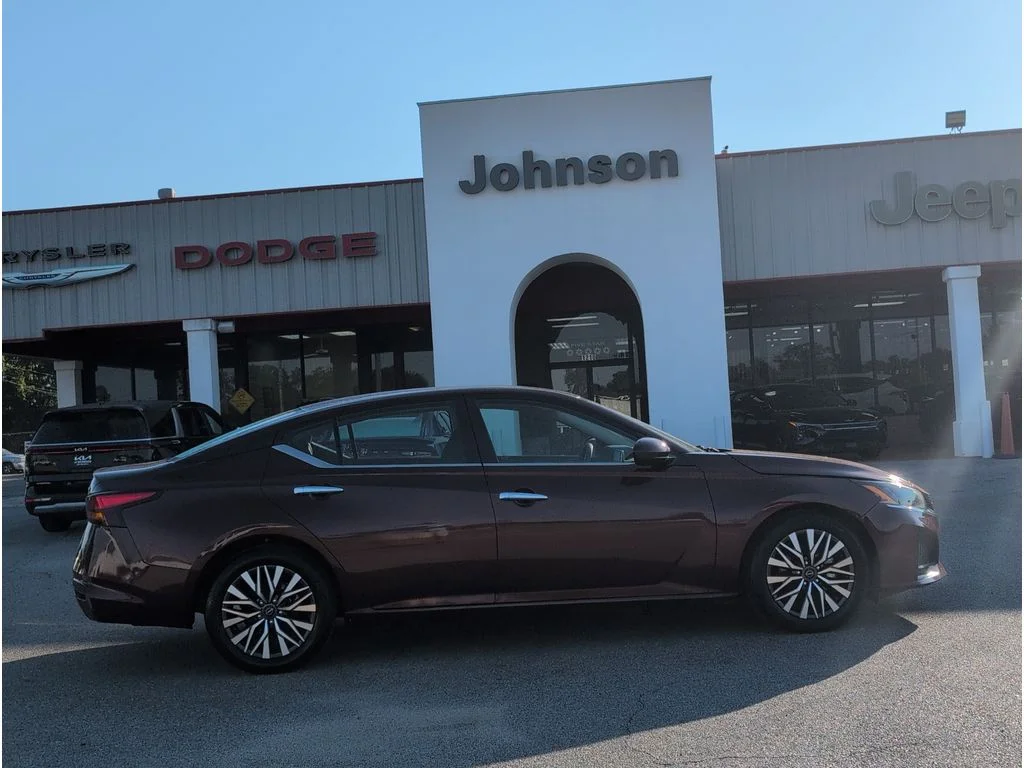 Used 2023 RED Nissan 2.5 SV Sedan image 6