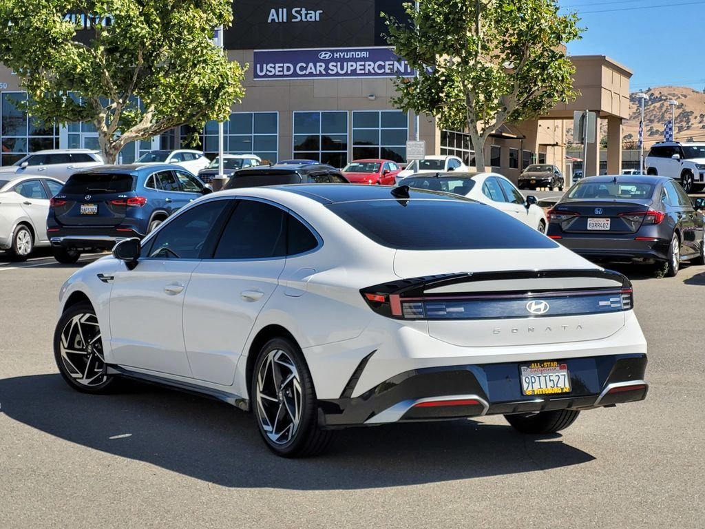 Used 2024 White Hyundai SEL image 6