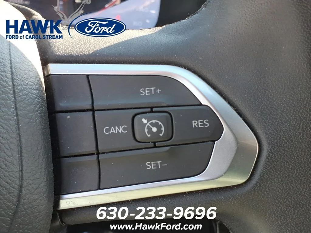 Used 2024 White Jeep Latitude image 24