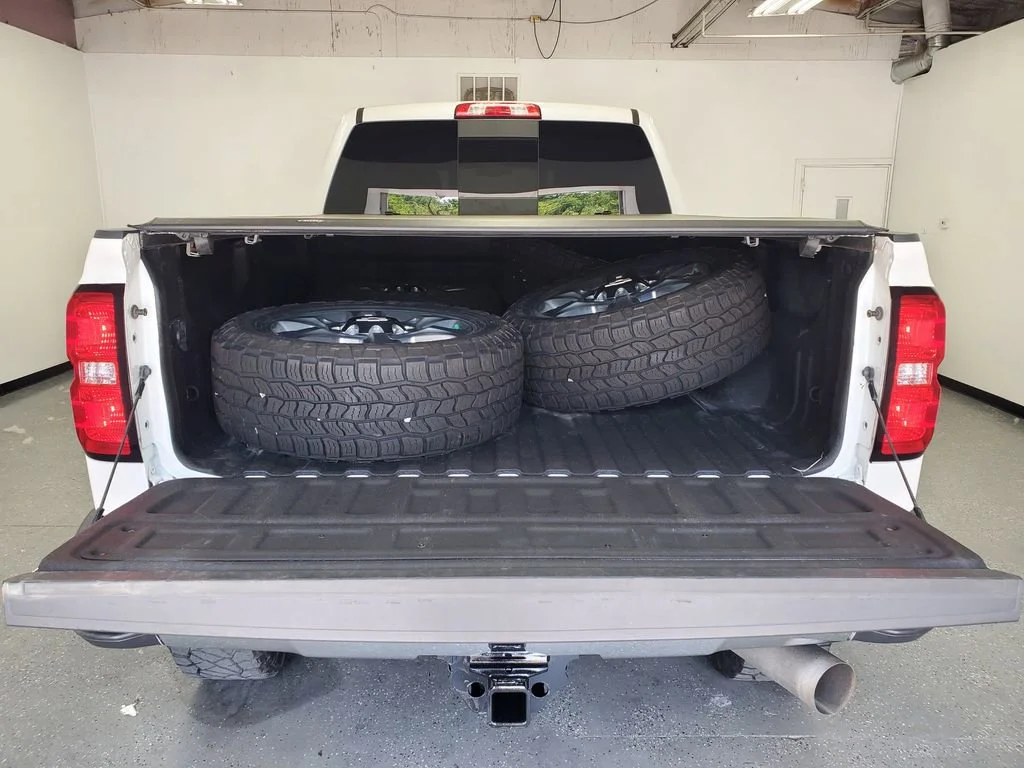Used 2018 IRIDESCENT PEARL TRICOAT Chevrolet LTZ image 33