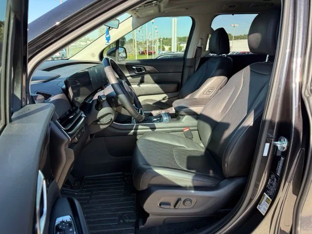 Used 2025  Kia SX image 16