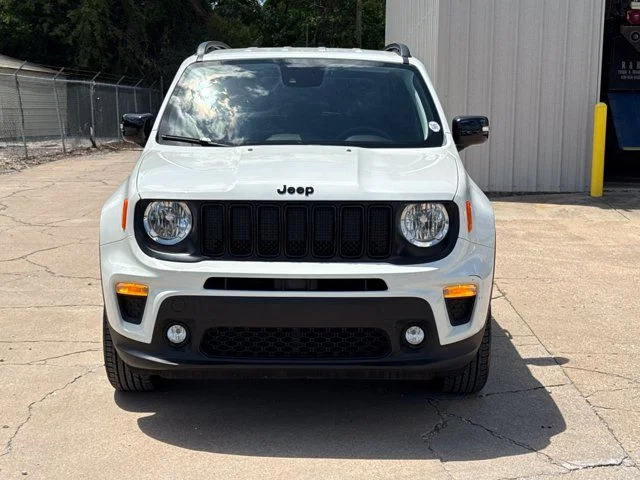 Used 2023 White Jeep Altitude image 10