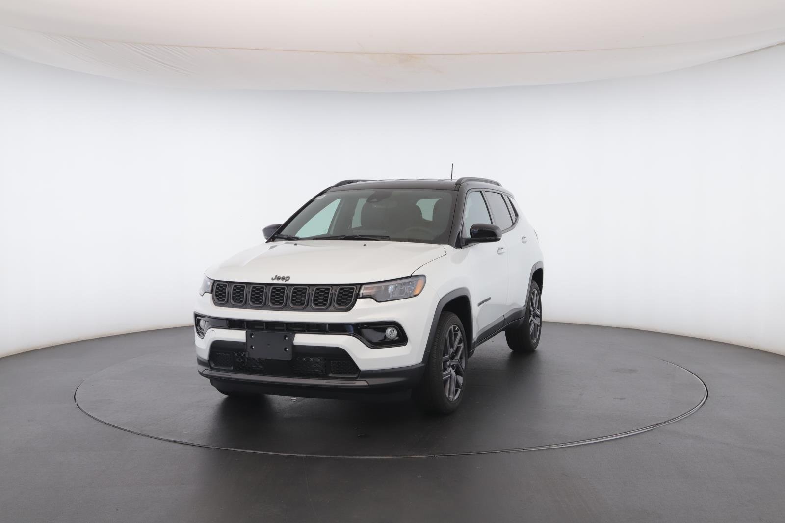New 2026 Bright White Clear-Coat Exterior Paint Jeep Limited Altitude 4x4 image 37