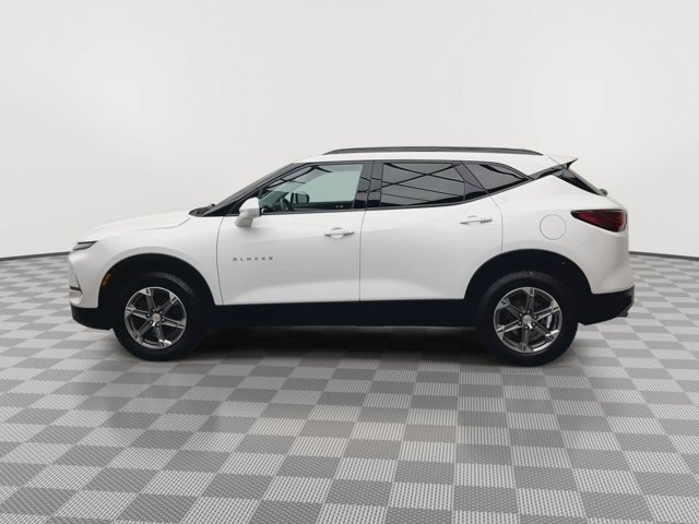 Used 2023 Summit White Chevrolet LT image 39