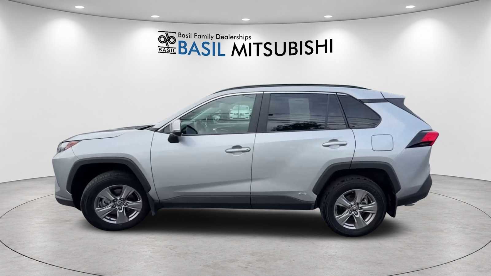 Used 2024 Silver Sky Metallic Toyota Hybrid XLE image 5