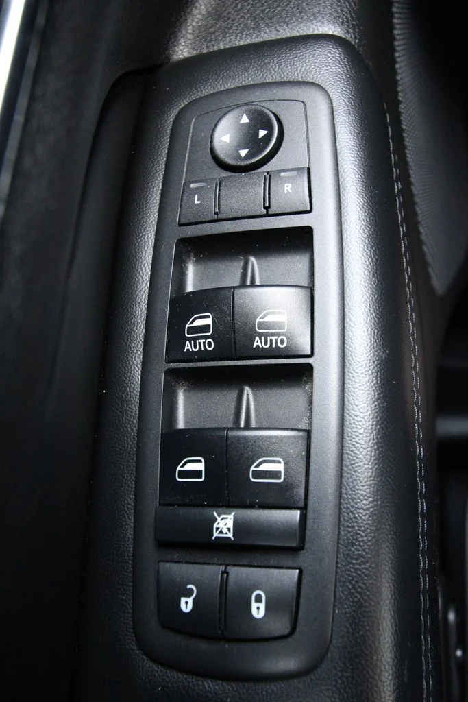 Used 2018 White Jeep Limited image 25