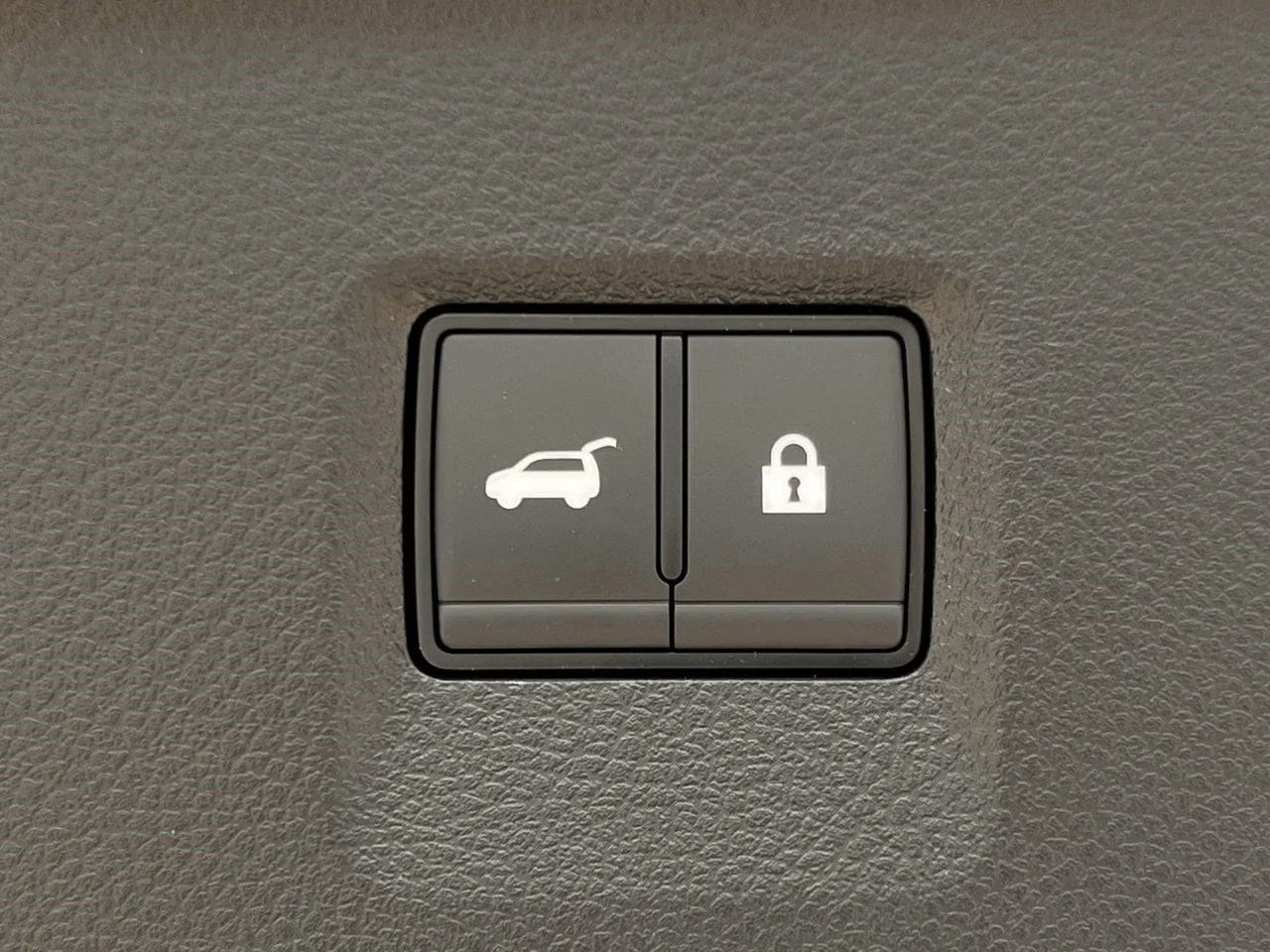 New 2027 RADIANT WHITE INFINITI Luxe FWD image 26