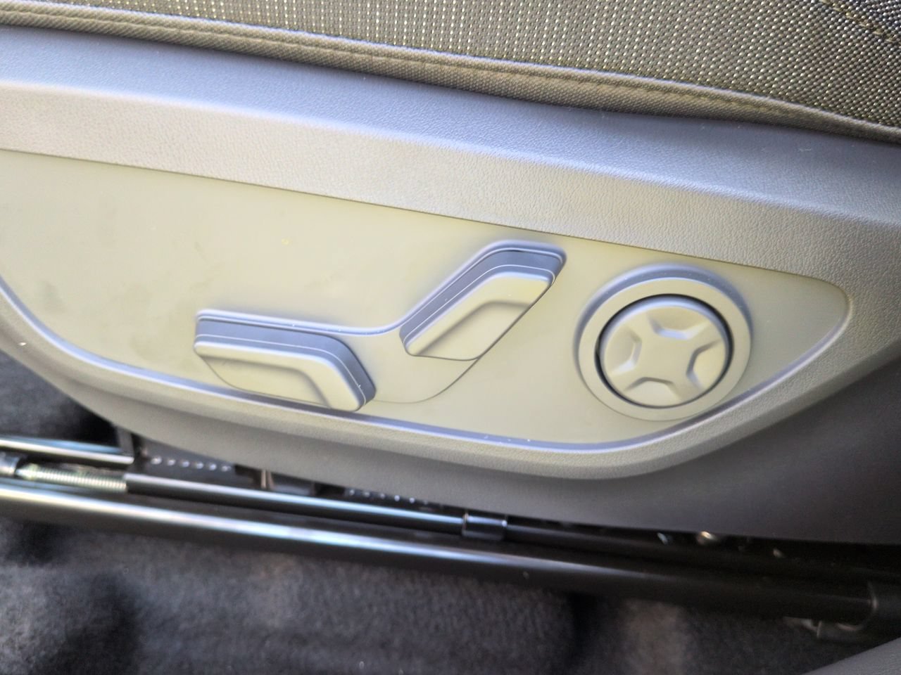 New 2027 Frost Blue / Black Roof Kia S image 21