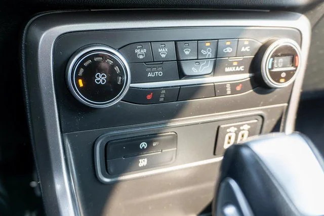 Used 2022 Diamond White Ford SE image 26