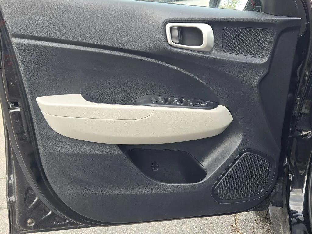 2023 Hyundai Venue SEL - Photo 18