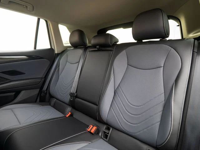 New 2026 White/off-white Volkswagen 2.0T SE image 29