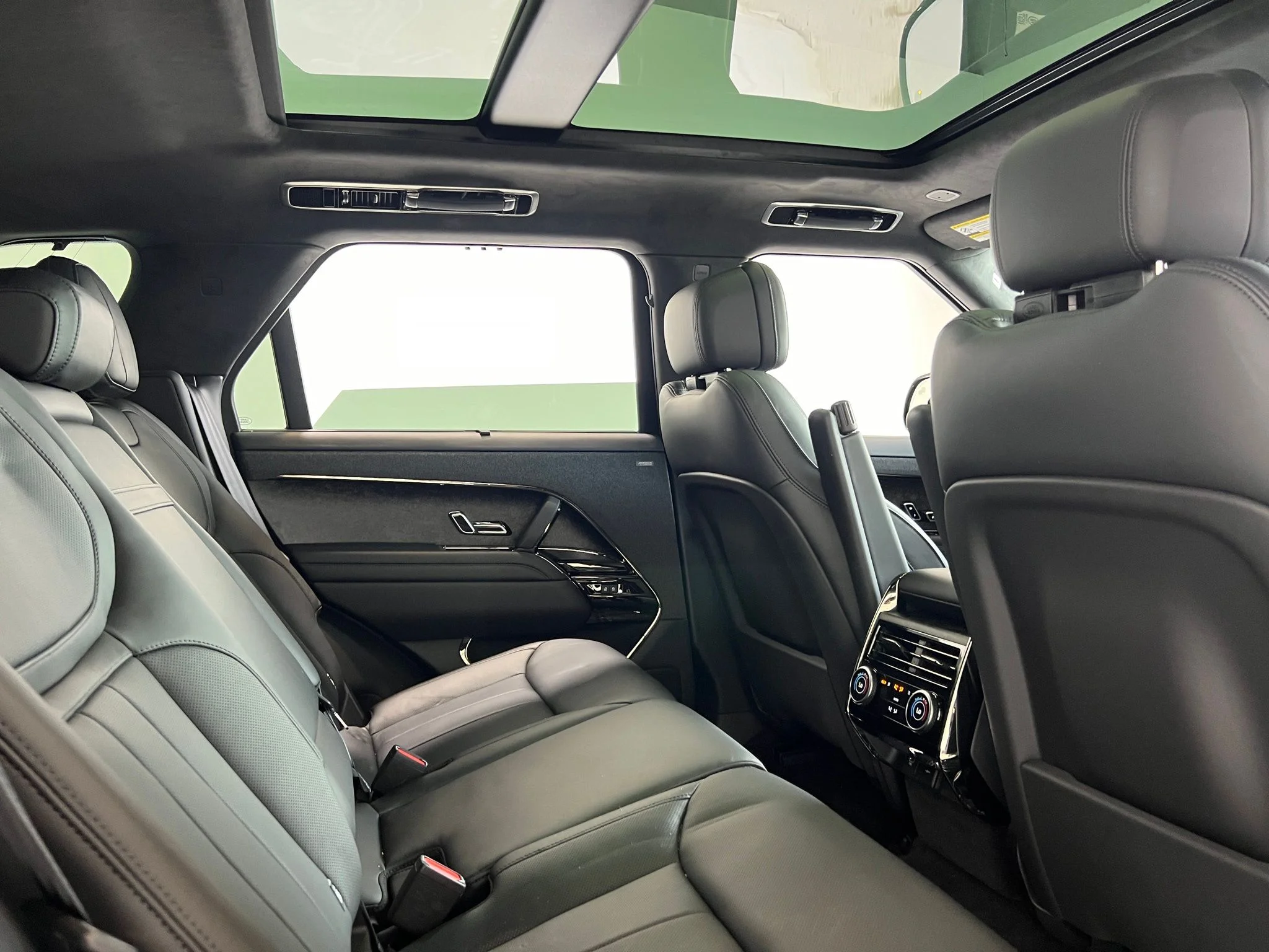 Used 2025 Gray Land Rover Autobiography image 13