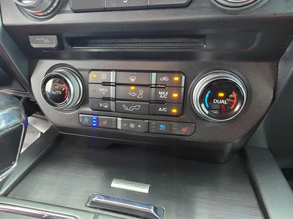 Used 2018 SHADOW BLACK Ford LARIAT image 19
