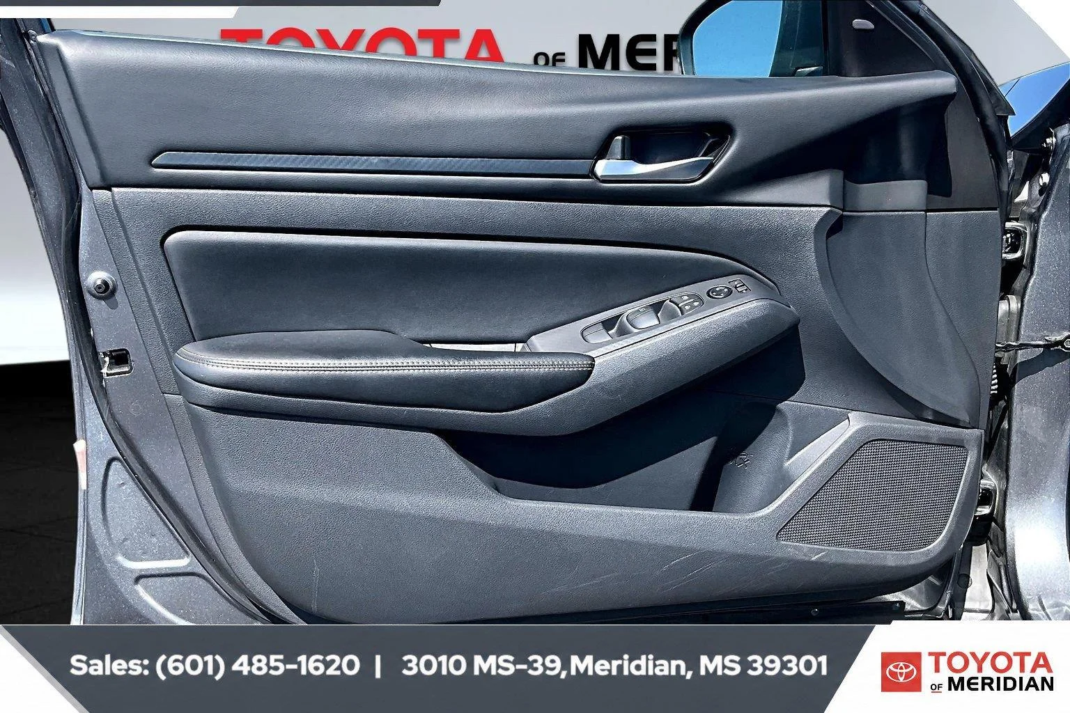 Used 2025 Gun Metallic Nissan SV image 17