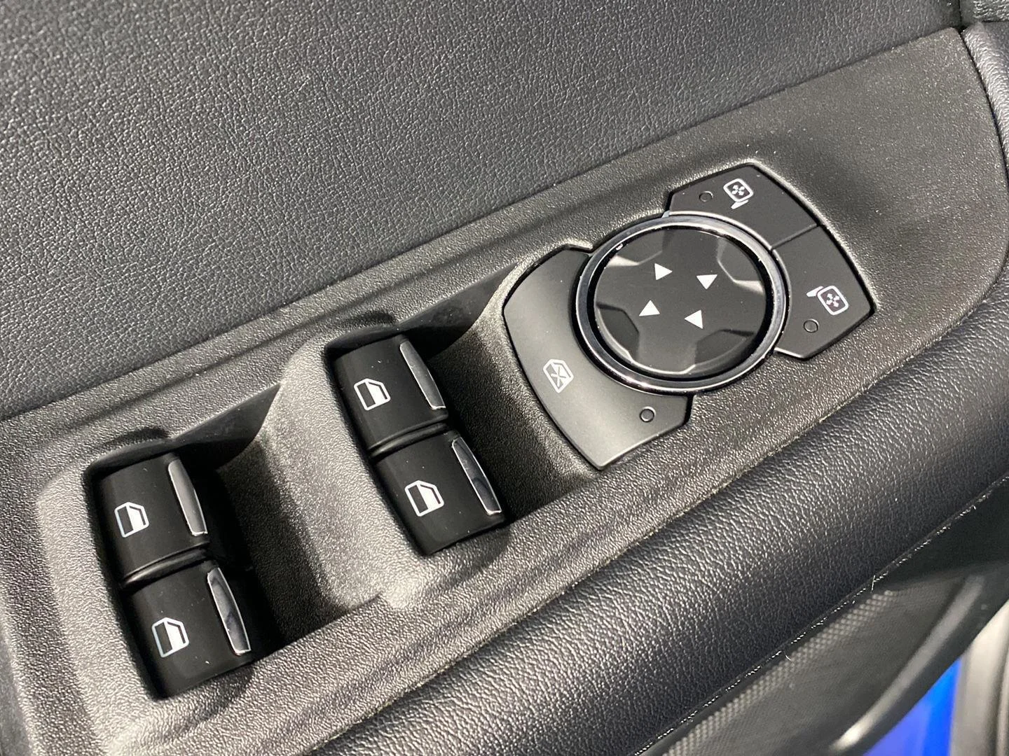 Used 2022 Blue Metallic Ford SEL image 13