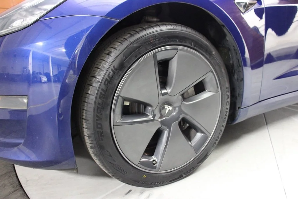 Used 2019 Deep Blue Metallic Tesla  image 6