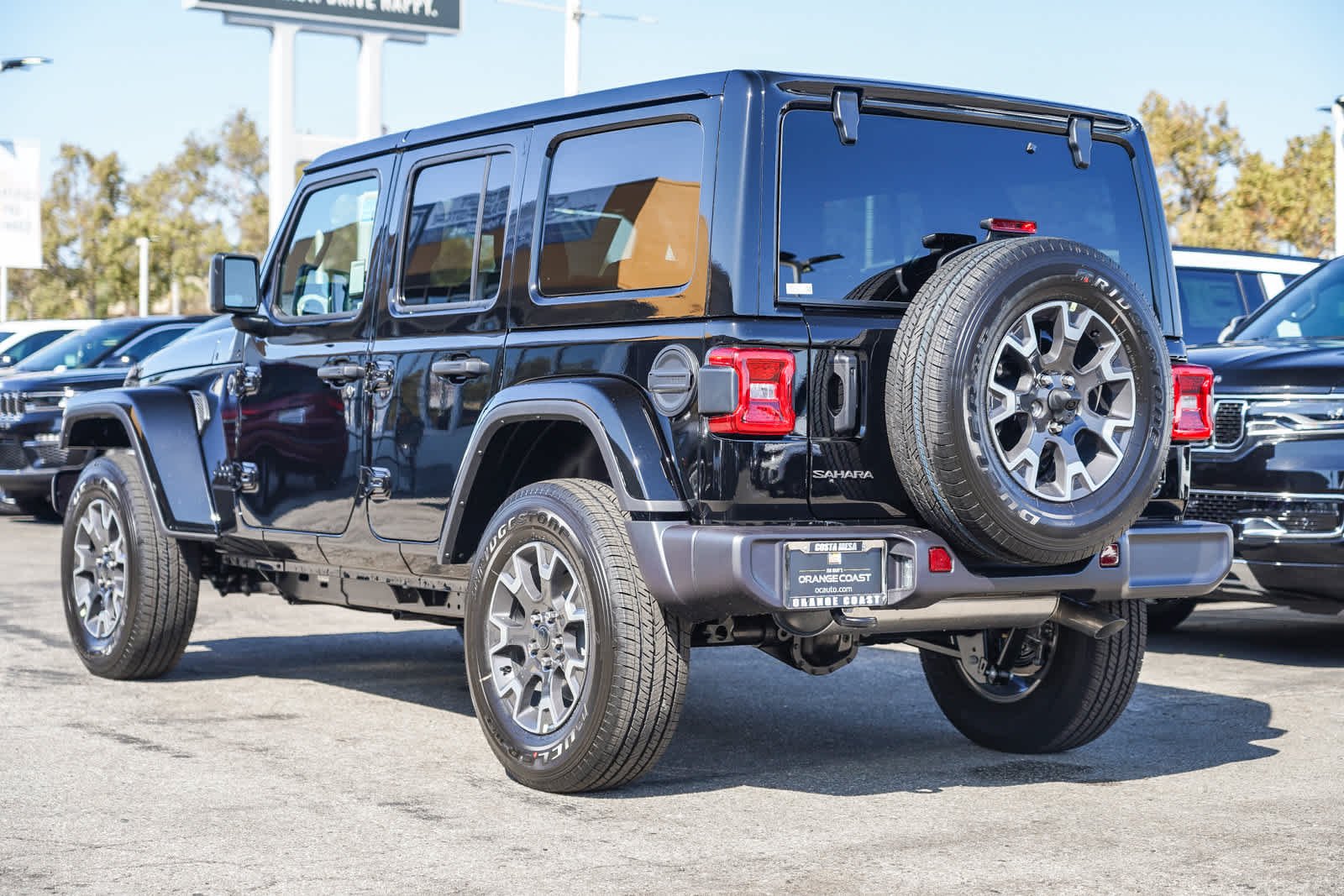 2025 Jeep Wrangler 4-Door Sahara - Photo 8
