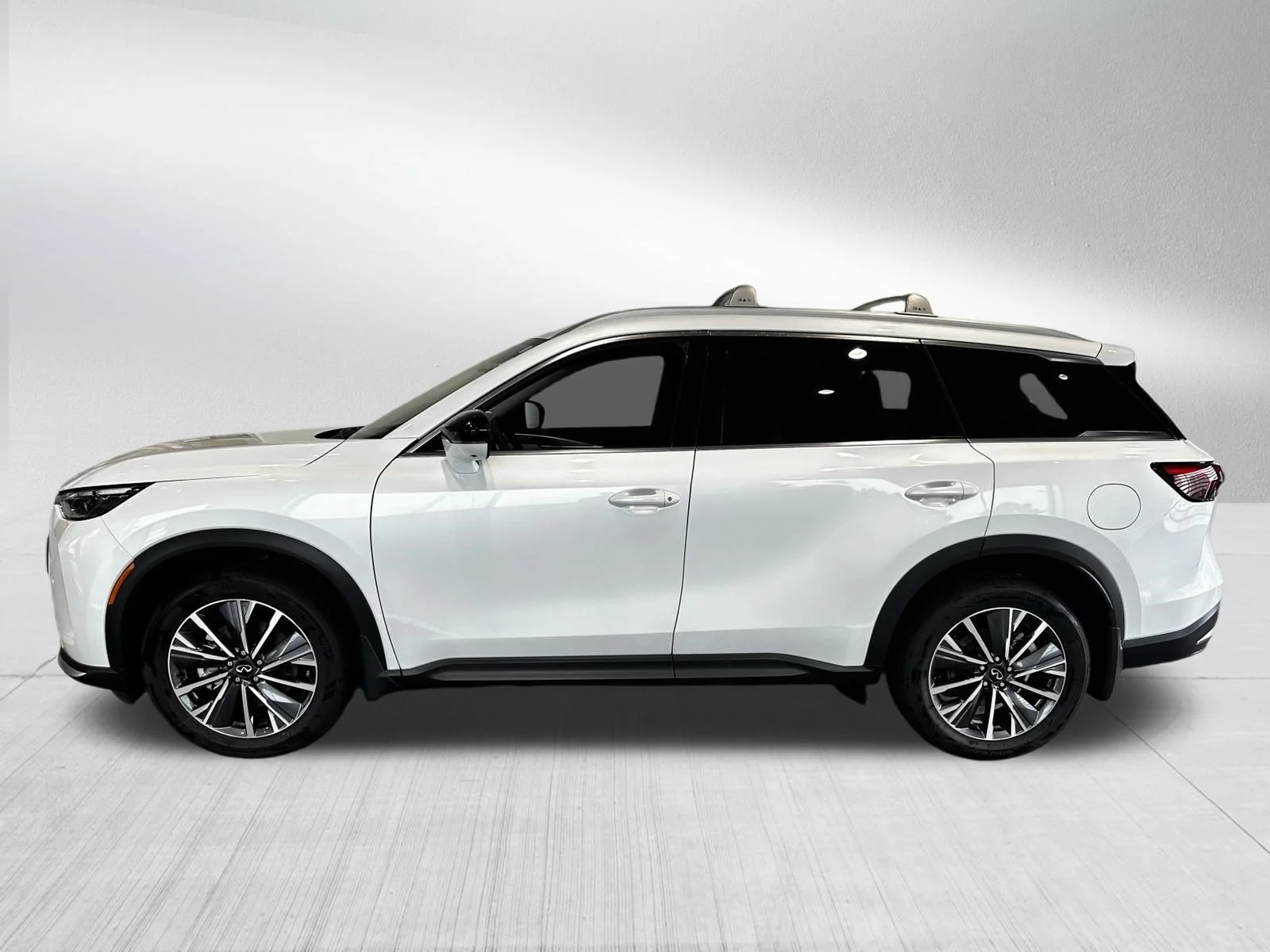 New 2027 RADIANT WHITE INFINITI Luxe AWD image 2