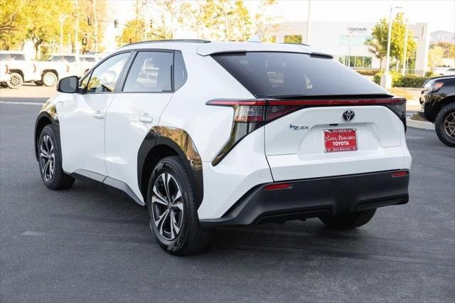 Certified Used 2023 WIND CHILL PEARL* Toyota  image 7